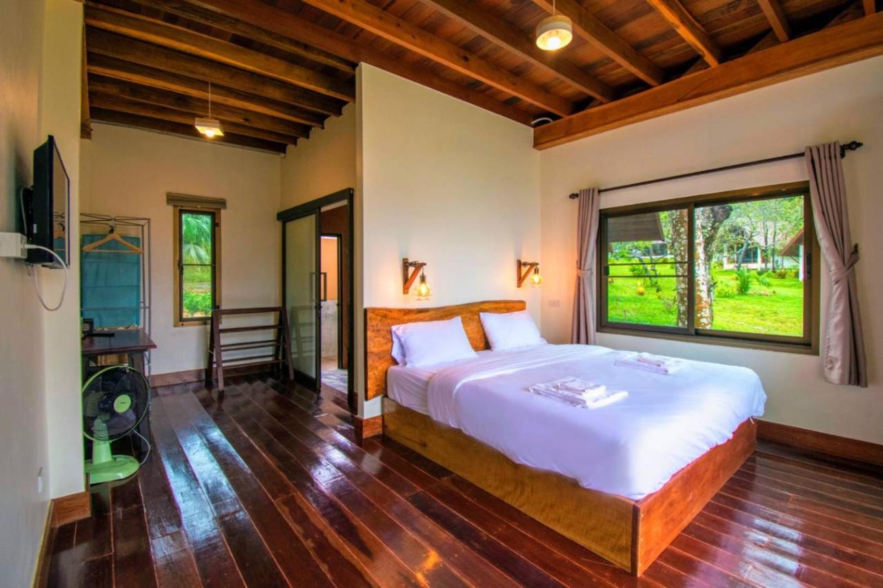 Phayamas Private Beach Resort Koh Phayam Exterior foto