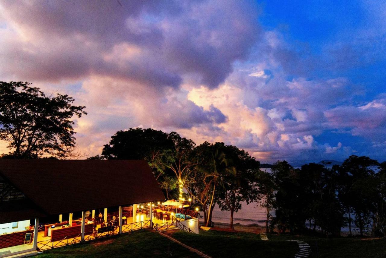 Phayamas Private Beach Resort Koh Phayam Exterior foto