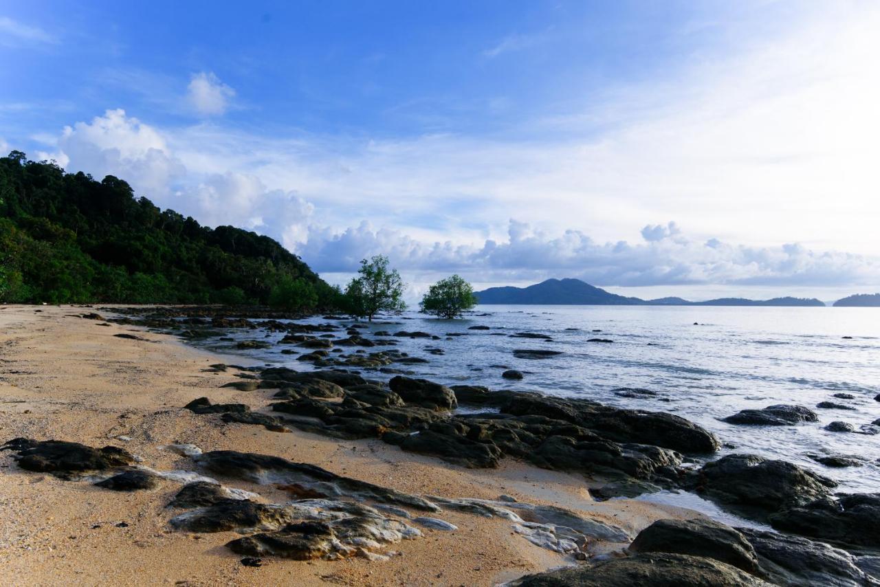 Phayamas Private Beach Resort Koh Phayam Exterior foto