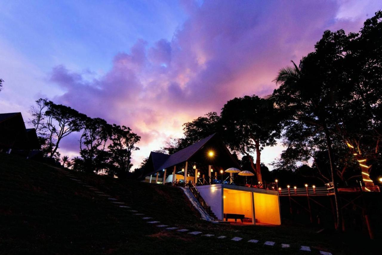 Phayamas Private Beach Resort Koh Phayam Exterior foto