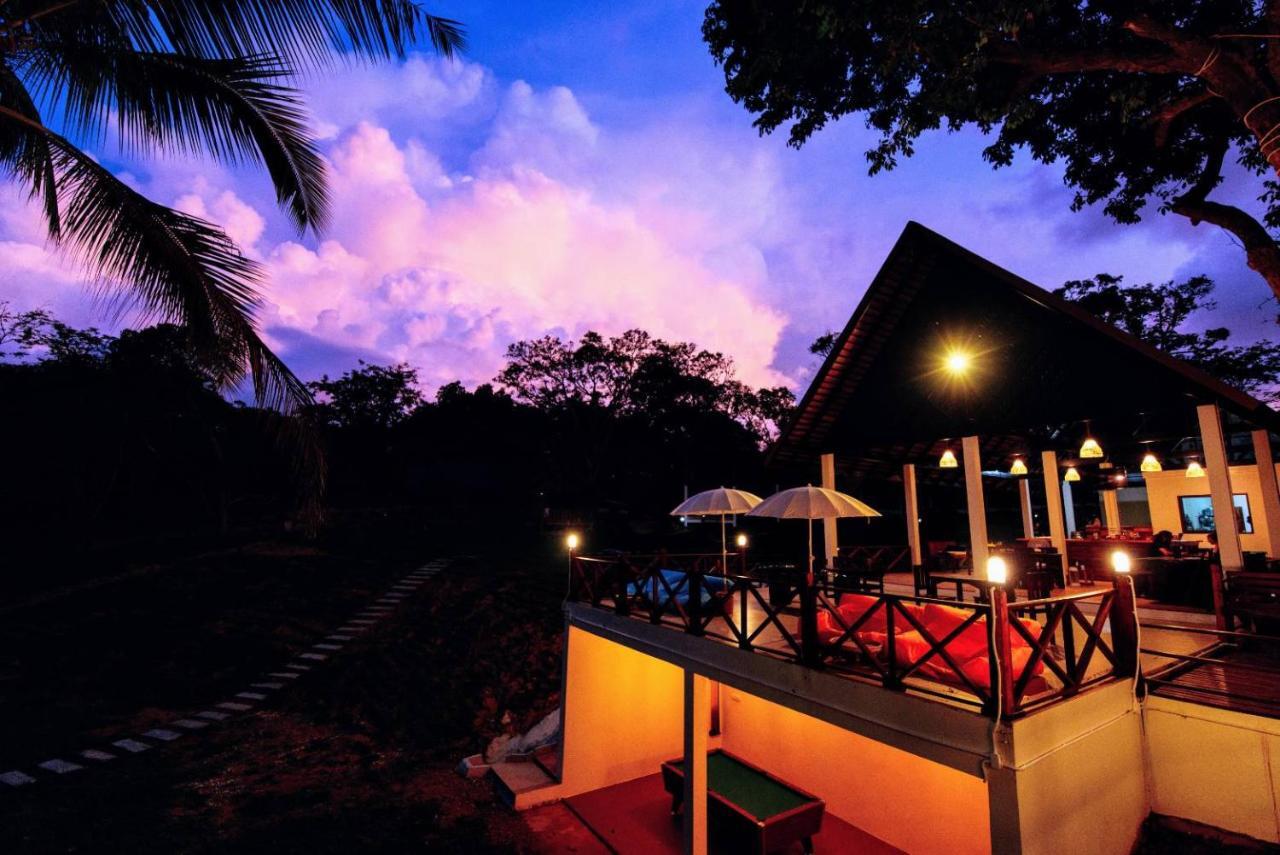 Phayamas Private Beach Resort Koh Phayam Exterior foto